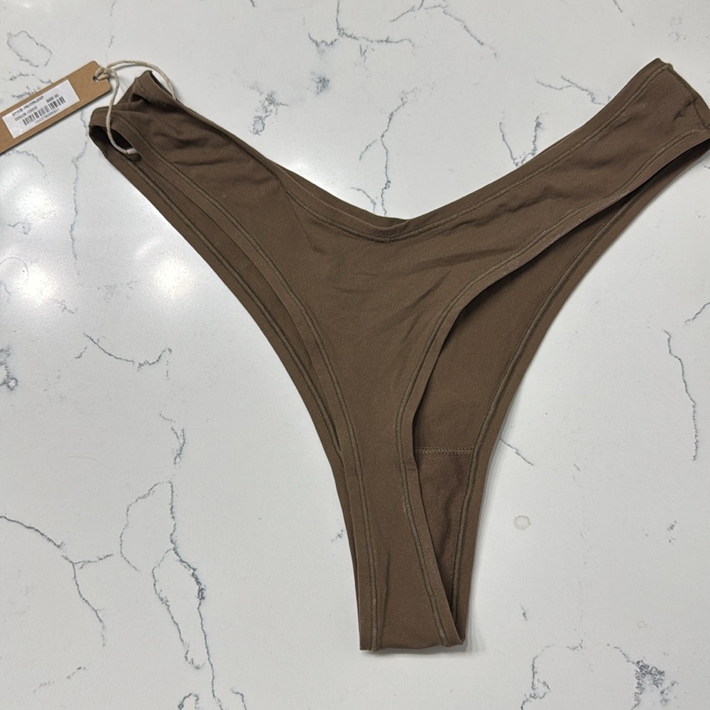 NWT SKIMS Brown Thong 3X - Picture 4 of 4